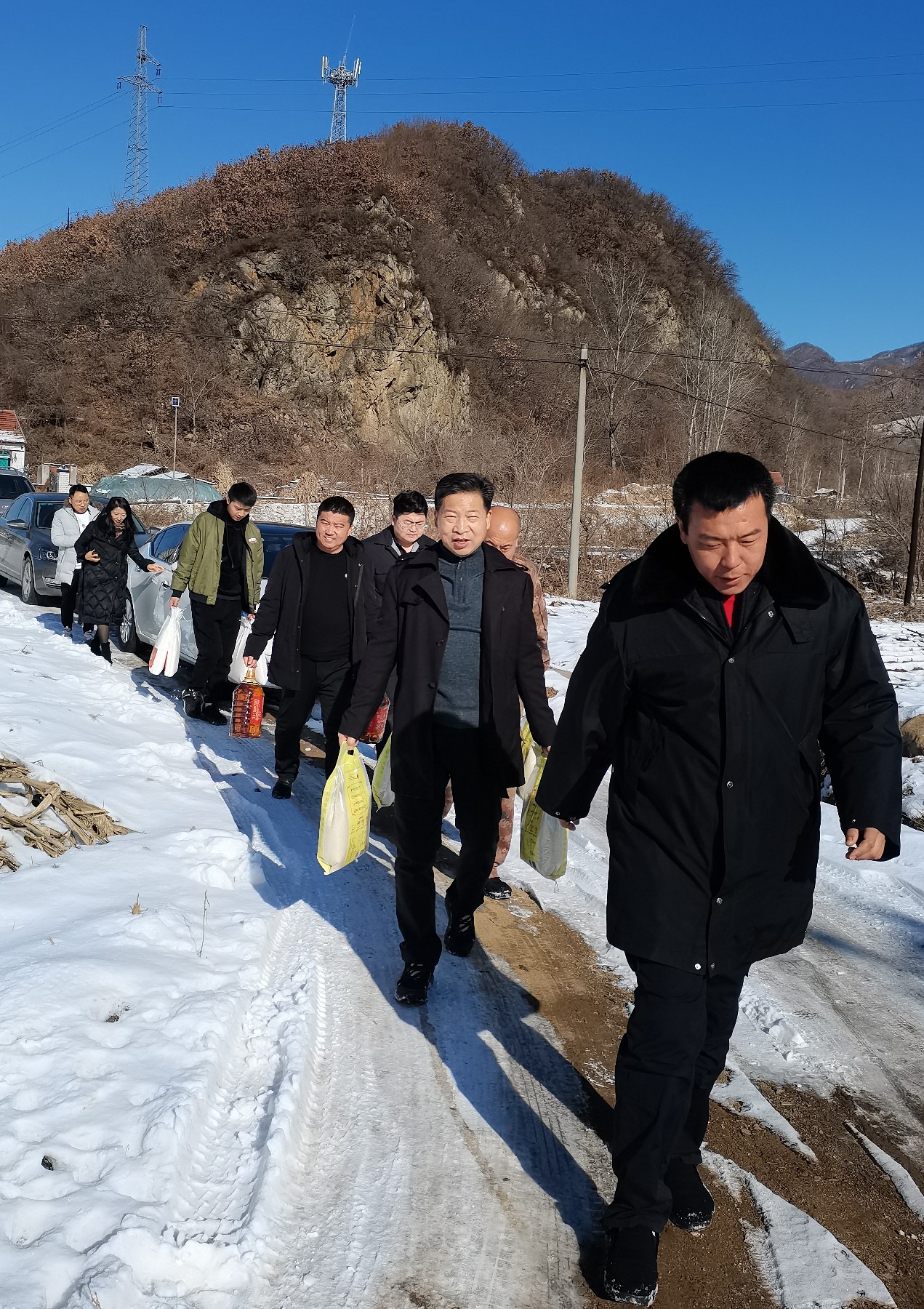抗击雪灾！联合会在行动（之三） 走访慰问岫岩县受灾退役军人家庭(图4)